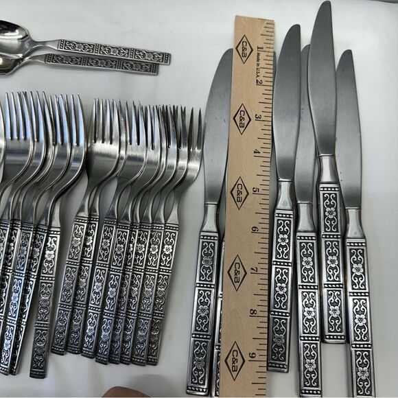 Oneida Isabella stainless silverware set of 41. Knives small large forks spoons - Picture 6 of 10